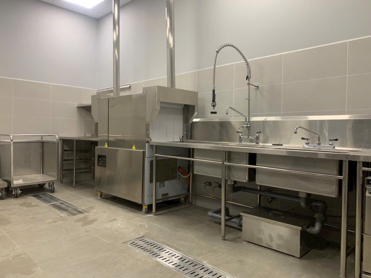 Máy rửa bát nhà hàng loại nào tốt?