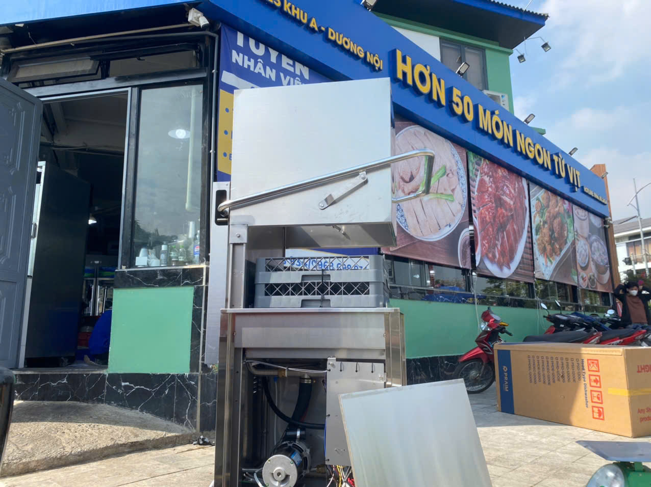 Nhà hàng 100–150 suất nên dùng máy rửa bát loại nào