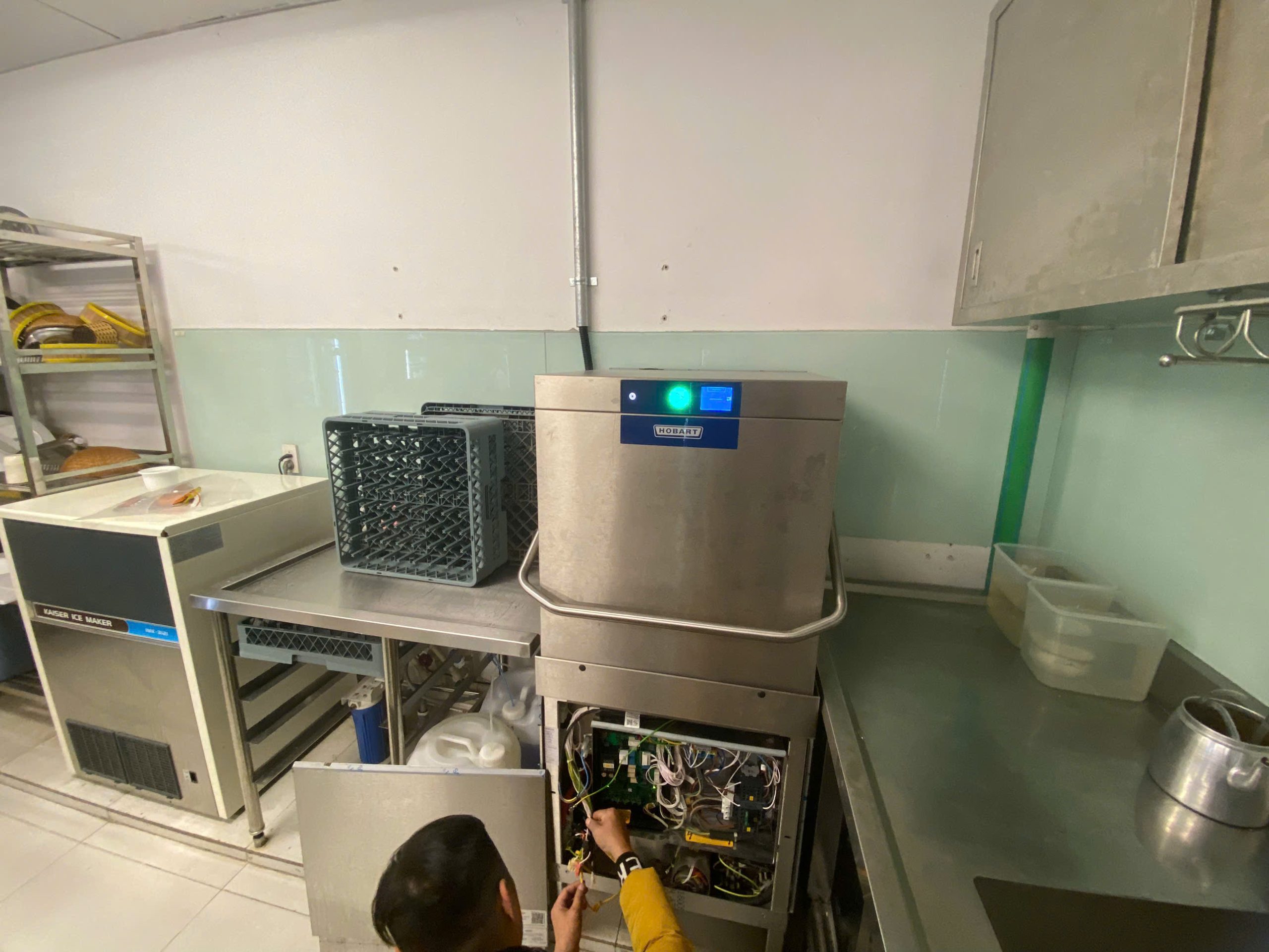 Hướng dẫn sử dụng máy rửa bát công nghiệp đúng cách